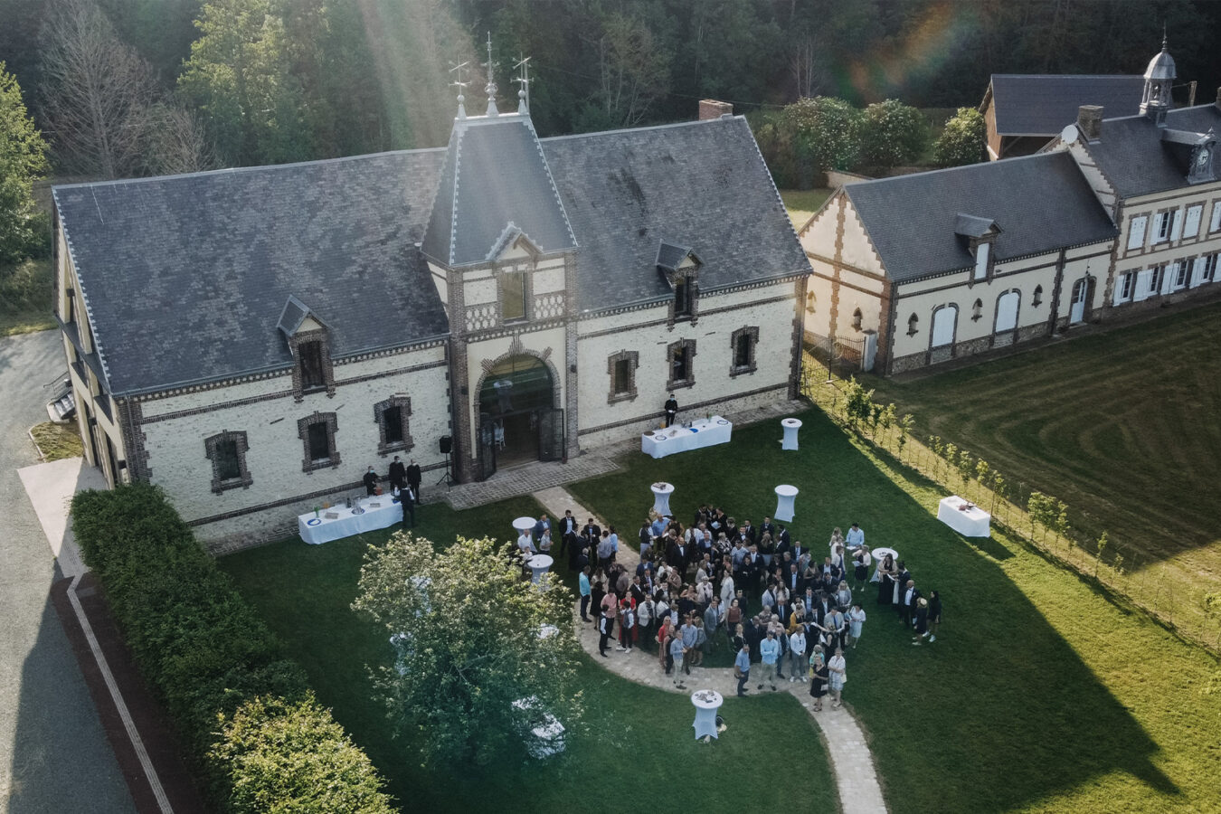 Julie Lebailly photographe mariage Normandie photo de groupe en drone